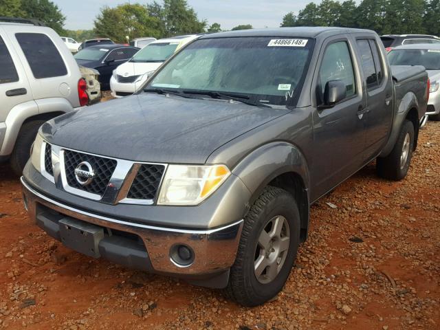 1N6AD07W78C444048 - 2008 NISSAN FRONTIER C GRAY photo 2