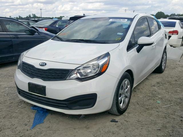 KNADM4A3XF6440865 - 2015 KIA RIO LX WHITE photo 2