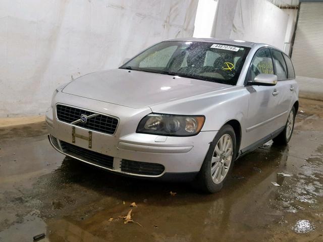 YV1MW382852045779 - 2005 VOLVO V50 2.4I SILVER photo 2