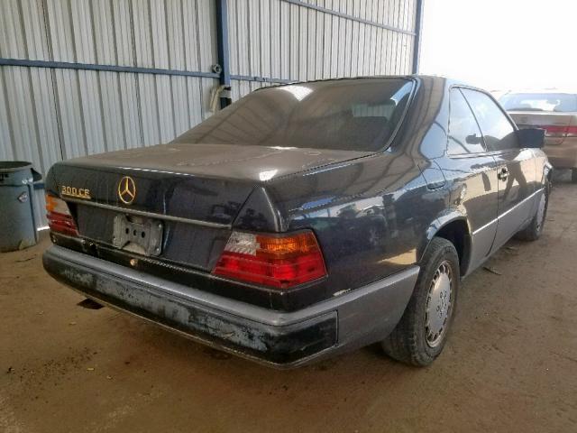 WDBEA51D9LB214073 - 1990 MERCEDES-BENZ 300 CE BLACK photo 4