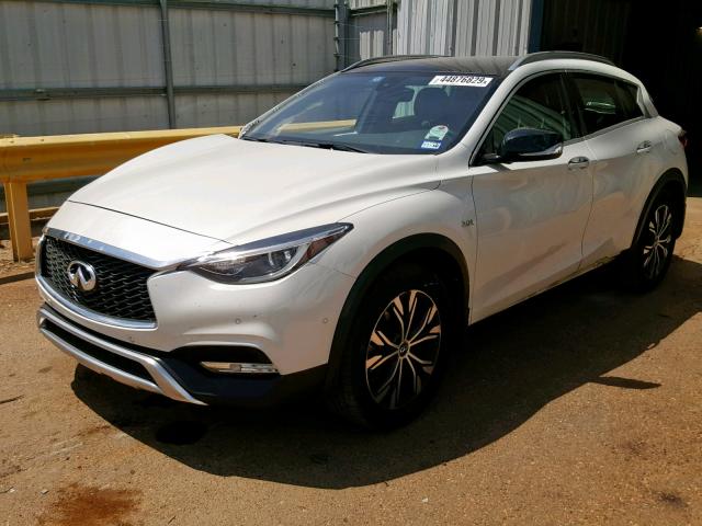 SJKCH5CR2HA024140 - 2017 INFINITI QX30 BASE WHITE photo 2