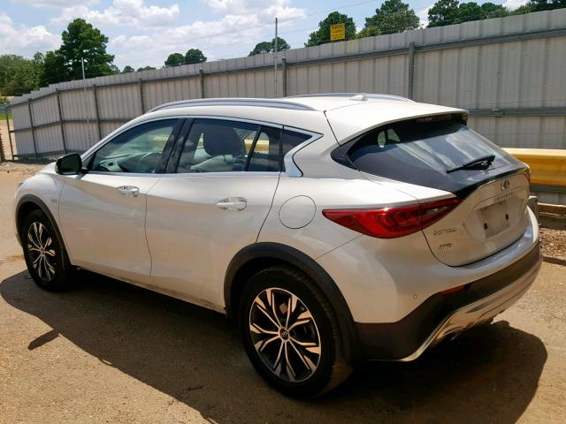 SJKCH5CR2HA024140 - 2017 INFINITI QX30 BASE WHITE photo 3