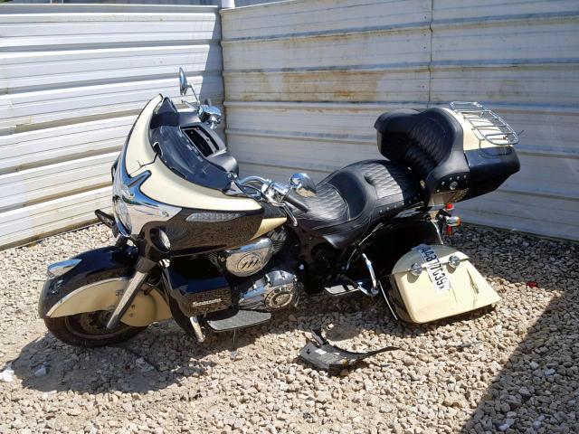 56KTRAAA0H3344612 - 2017 INDIAN MOTORCYCLE CO. ROADMASTER TWO TONE photo 9