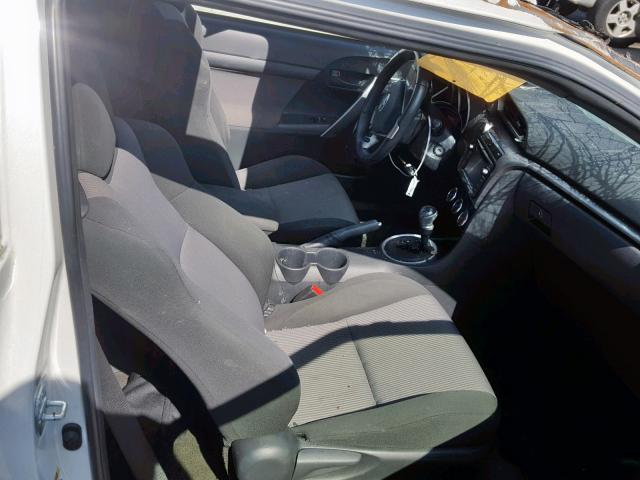 JTKJF5C72F3093516 - 2015 TOYOTA SCION TC თეთრი ფოტო 5