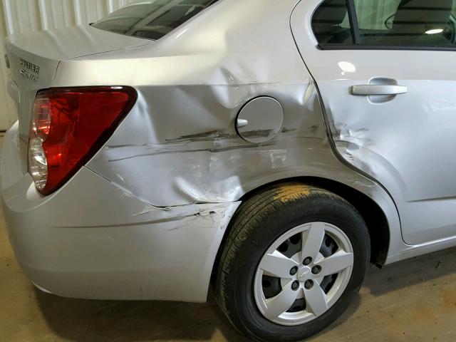 1G1JA5SH8G4140780 - 2016 CHEVROLET SONIC LS 银色 照片 9