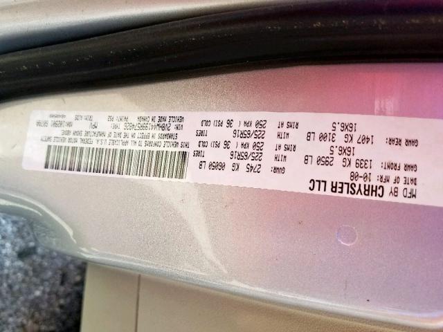 2V8HW44199R574826 - 2009 VOLKSWAGEN ROUTAN S SILVER photo 10