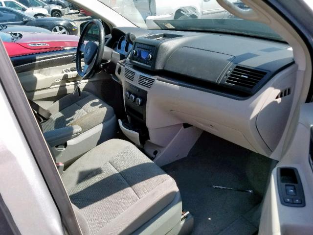 2V8HW44199R574826 - 2009 VOLKSWAGEN ROUTAN S SILVER photo 5