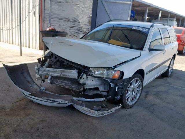 YV1SW612752461129 - 2005 VOLVO V70 WHITE photo 2