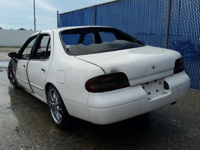 1N4BU31DXTC159696 - 1996 NISSAN ALTIMA XE WHITE photo 3