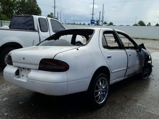 1N4BU31DXTC159696 - 1996 NISSAN ALTIMA XE WHITE photo 4