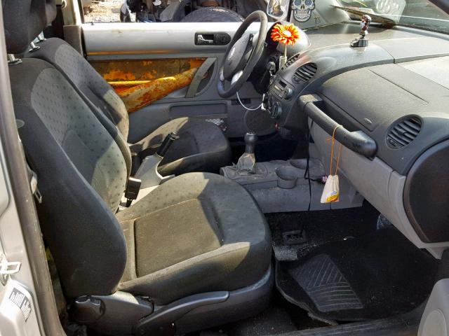 3VWCK21C81M445206 - 2001 VOLKSWAGEN NEW BEETLE ვერცხლისფერი ფოტო 5