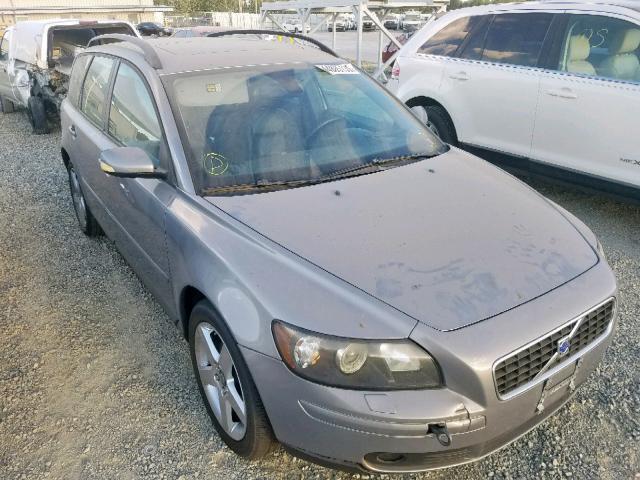 YV1MJ682X52112849 - 2005 VOLVO V50 T5 SILVER photo 1