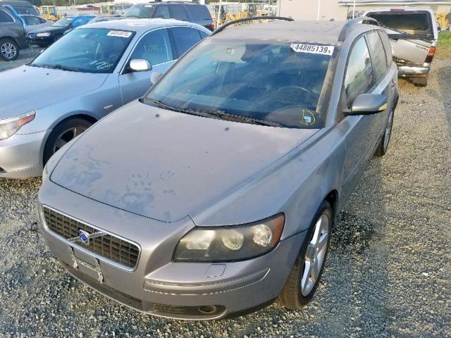 YV1MJ682X52112849 - 2005 VOLVO V50 T5 SILVER photo 2