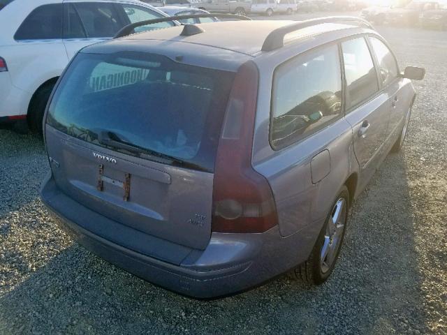 YV1MJ682X52112849 - 2005 VOLVO V50 T5 SILVER photo 4