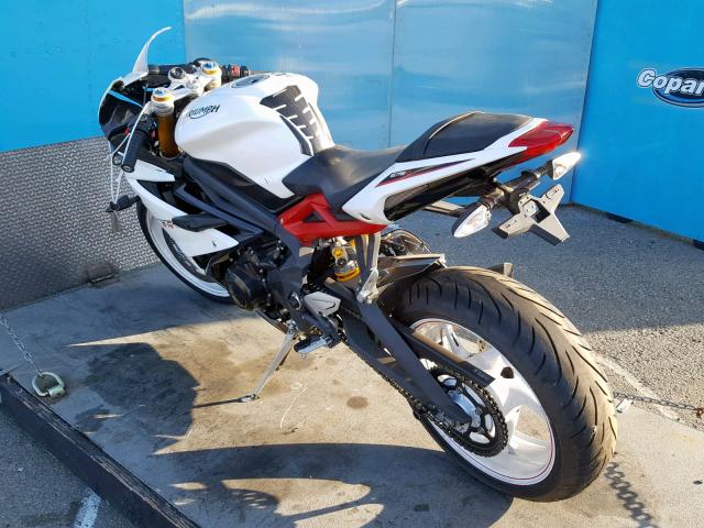 SMTA02YK4HJ790299 - 2017 TRIUMPH MOTORCYCLE DAYTONA 67 WHITE photo 3