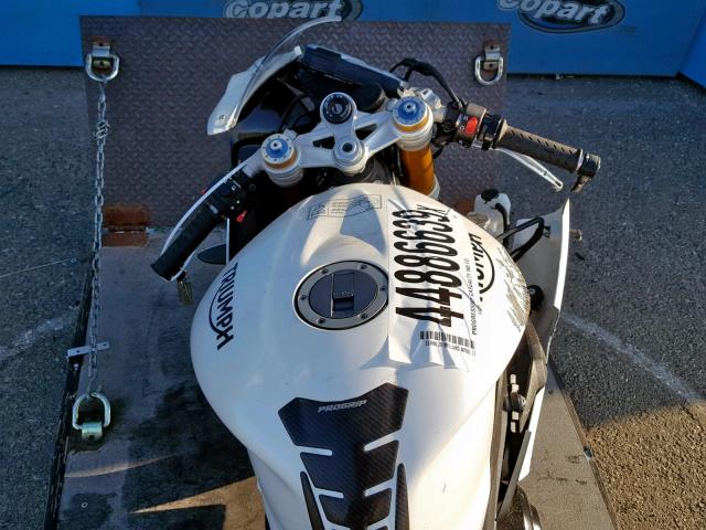 SMTA02YK4HJ790299 - 2017 TRIUMPH MOTORCYCLE DAYTONA 67 WHITE photo 5