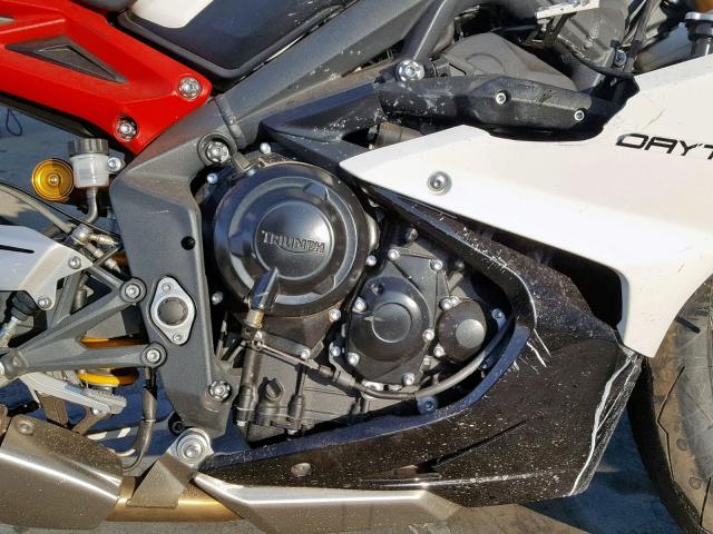 SMTA02YK4HJ790299 - 2017 TRIUMPH MOTORCYCLE DAYTONA 67 WHITE photo 7