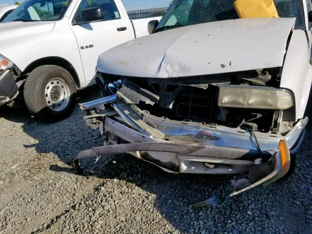 1GNDT13W6YK145369 - 2000 CHEVROLET BLAZER WHITE photo 9