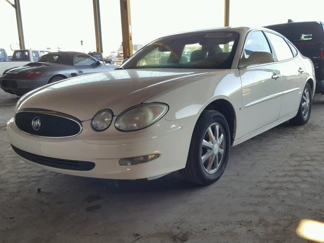 2G4WD582071108713 - 2007 BUICK LACROSSE C WHITE photo 2