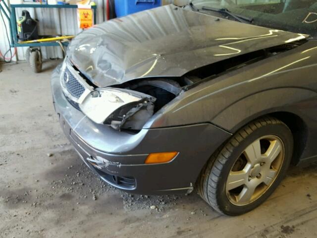 3FAFP37NX5R103657 - 2005 FORD FOCUS ZX5 GRAY photo 10