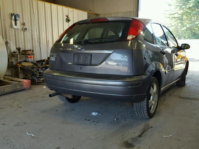 3FAFP37NX5R103657 - 2005 FORD FOCUS ZX5 GRAY photo 4