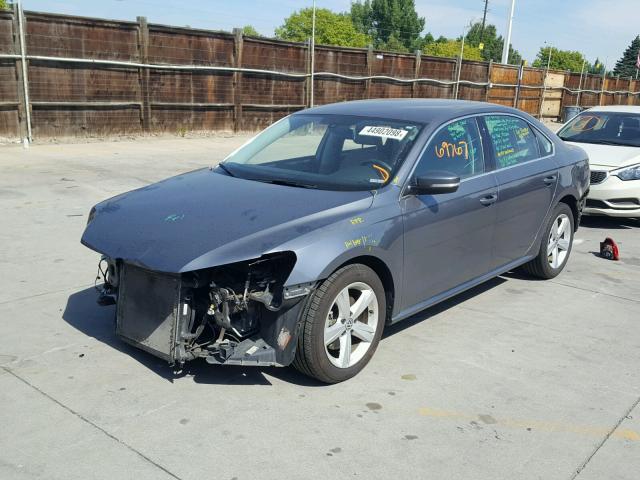 1VWBH7A34DC151329 - 2013 VOLKSWAGEN PASSAT SE GRAY photo 2