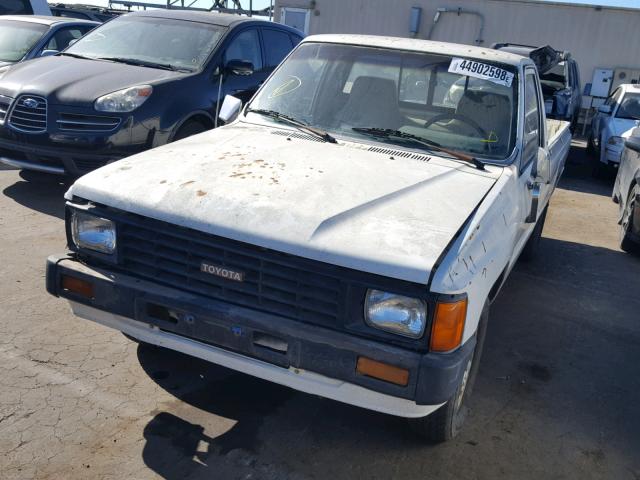 JT4RN55R5E0006848 - 1984 TOYOTA PICKUP 1/2 WHITE photo 2