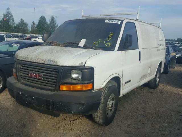 1GTHG35U631107922 - 2003 GMC SAVANA G35 WHITE photo 2