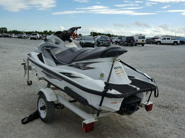 YAMA3733D101 - 2001 YAMAHA WAVERUNNER WHITE photo 3