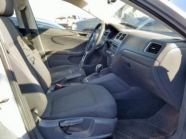 3VW2K7AJ1EM306256 - 2014 VOLKSWAGEN JETTA BASE SILVER photo 5