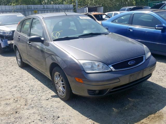 3FAFP37N75R140018 - 2005 FORD FOCUS ZX5 GRAY photo 1