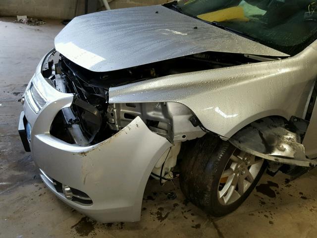1G1ZE5E78BF295305 - 2011 CHEVROLET MALIBU LTZ 银色 照片 9