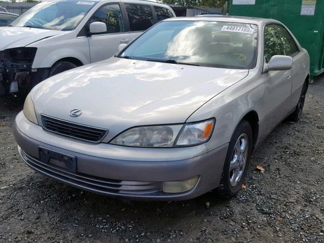 JT8BF22GXV0067546 - 1997 LEXUS ES 300 SILVER photo 2