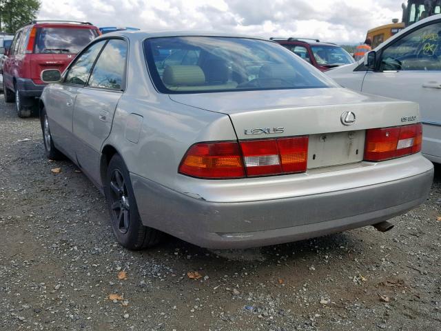 JT8BF22GXV0067546 - 1997 LEXUS ES 300 SILVER photo 3