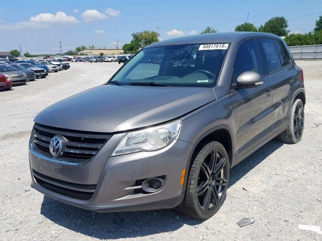 WVGBV7AX9AW521744 - 2010 VOLKSWAGEN TIGUAN SE GRAY photo 2