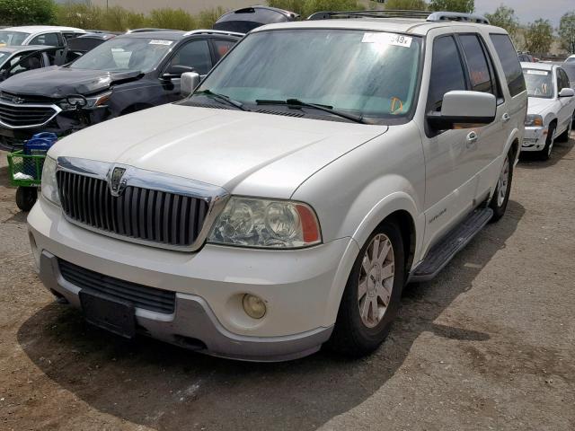 5LMFU28R24LJ43106 - 2004 LINCOLN NAVIGATOR WHITE photo 2