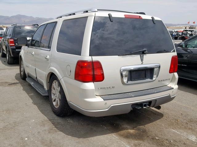 5LMFU28R24LJ43106 - 2004 LINCOLN NAVIGATOR WHITE photo 3