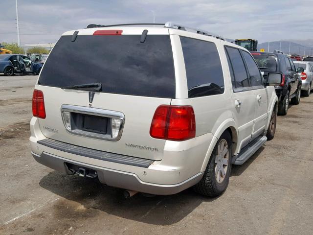 5LMFU28R24LJ43106 - 2004 LINCOLN NAVIGATOR WHITE photo 4