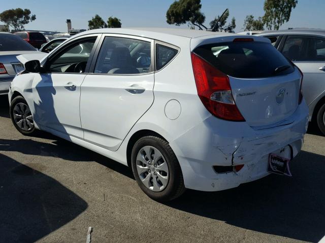 KMHCT5AE5HU300953 - 2017 HYUNDAI ACCENT SE WHITE photo 3