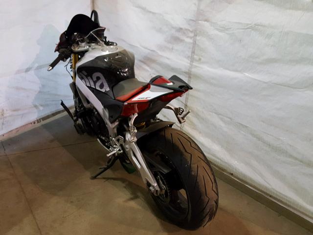 ZD4RKUA47ES000295 - 2014 APRILIA RSV4 R SILVER photo 3