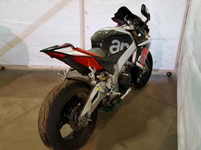 ZD4RKUA47ES000295 - 2014 APRILIA RSV4 R SILVER photo 4