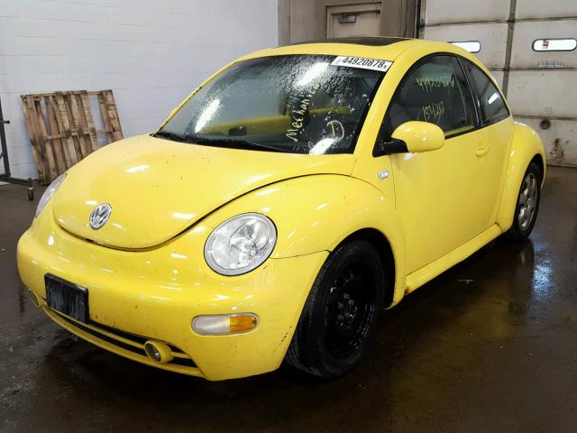 3VWCB21C02M459103 - 2002 VOLKSWAGEN NEW BEETLE YELLOW photo 2