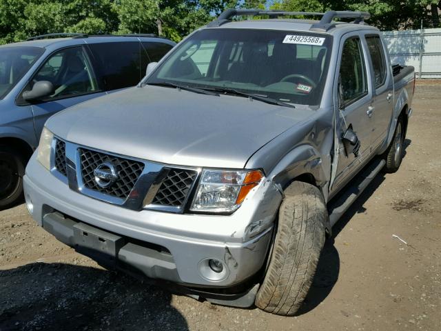 1N6AD07W68C449922 - 2008 NISSAN FRONTIER C SILVER photo 2