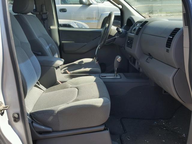 1N6AD07W68C449922 - 2008 NISSAN FRONTIER C SILVER photo 5