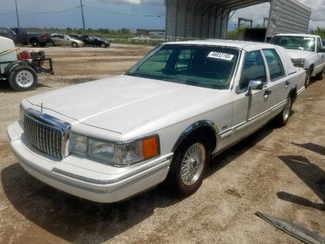 1LNLM83W4RY617234 - 1994 LINCOLN TOWN CAR C WHITE photo 2