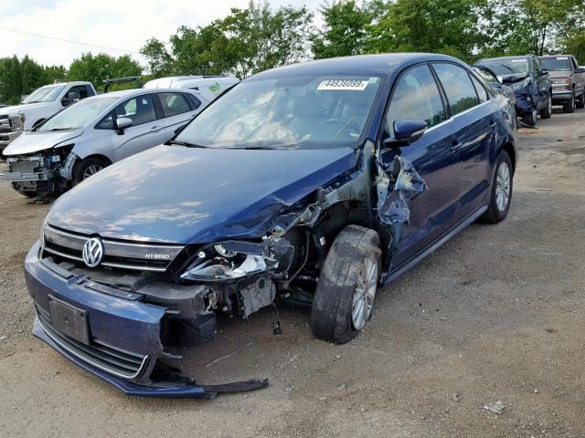 3VW637AJ4DM311299 - 2013 VOLKSWAGEN JETTA HYBR BLUE photo 2