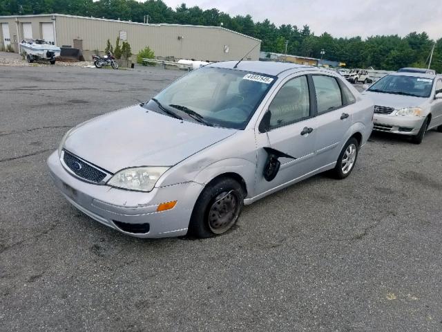 1FAFP34N15W262844 - 2005 FORD FOCUS ZX4 SILVER photo 2