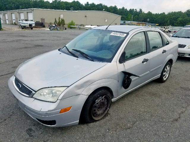 1FAFP34N15W262844 - 2005 FORD FOCUS ZX4 SILVER photo 9