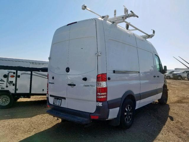 WD3PE7CC7C5621557 - 2012 MERCEDES-BENZ SPRINTER 2 WHITE photo 4