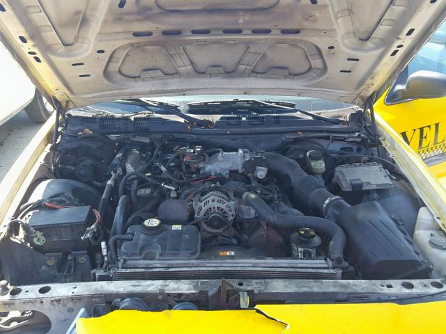 2FAFP71W86X119061 - 2006 FORD CROWN VICT YELLOW photo 7